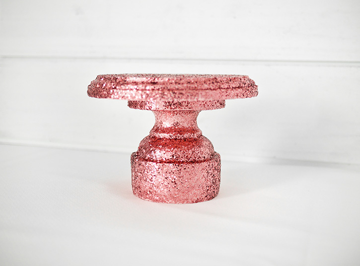 spraypaint How to make a cake stand with Rose Gold spray paint