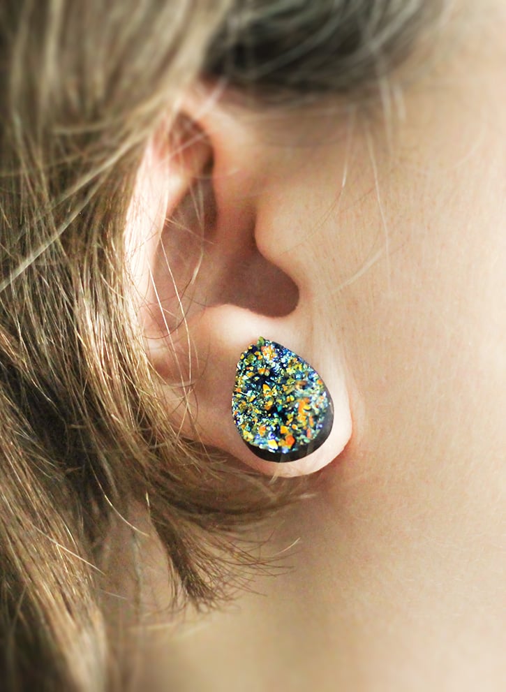 DIY Vintage Button Earrings 