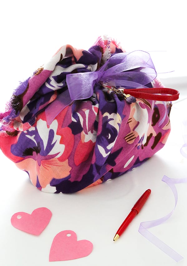 Why Scarves Make The Perfect Gift - Cleverly Wrapped